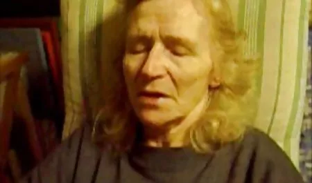 அவளது நக்கி மற்றும் மன்றப் வீட்டில் செக் ஆபாச அறுவை சிகிச்சை.