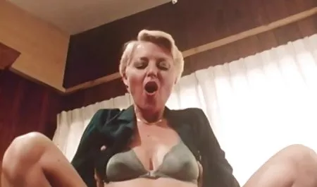 நான் அனுமதிக்க மாட்டேன் நீங்கள் என்னை வைத்து கைவிலங்குகள் மீண்டும் Joi உச்சியை செக் பெண்கள்