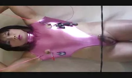 Z - லேட்வியன் டீன் எடுக்கிறது செக்ஸ் செக் ஆஃப் ஆடைகள் மற்றும் விரல்கள் அவளது