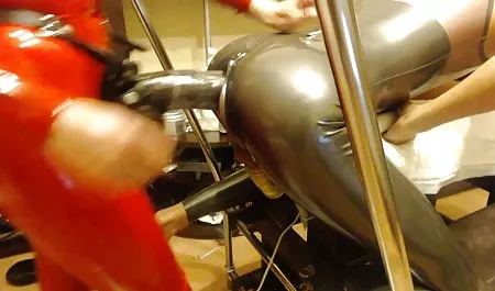 குறுகிய ஹேர்ட் பொன்னிற பாட்டி வி சிறுவன் ஸ்வீட் உச்சியை செக் பெண்கள்