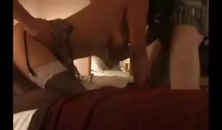 பெரிய மார்பகங்கள் Czechoslovakian ஆபாச பொன்னிற விரும்புகின்றன சேவல் கராத்தே அவரது கணவர்