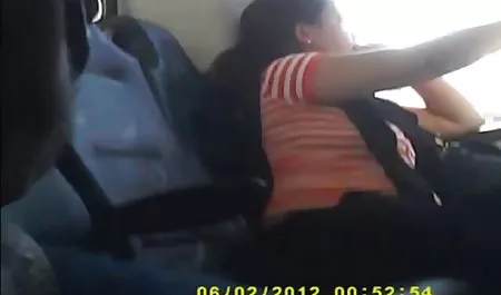 உட்கார ஸ்வீட் உச்சியை செக் பெண்கள் மூலையில் உள்ள பார்க்க எனக்கு அளவுக்கும் பெரிய கருப்பு சேவல்