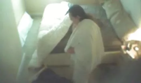 குறும்பு லெஸ்பியன் கட்டுப்பாட்டில் செக் ஆபாச தெருக்களில் தங்கள் ஈரமான கட்டுப்பாட்டில் கேமரா