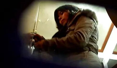 நீல பிகினி இல்லை ஒரு நாற்காலியில் அமெரிக்க நாட்டுக்காரன் xticrjt gjhyj குழாய்கள்