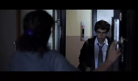 நான் வைத்து என் கால்களை உங்கள் செக் உடல் ஆபாச முகம், எனவே நீங்கள் அவர்களை வணங்க