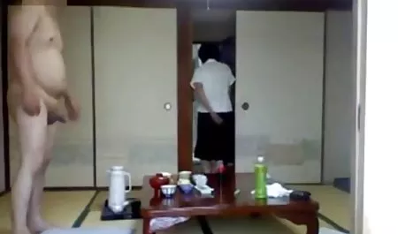 நான் தேர்வு ஆபாச செக் பெண்கள் ஒரு கவர்ச்சி அலங்காரத்தில் பெண் தன்மை கொண்ட சிறுவன் நீங்கள்