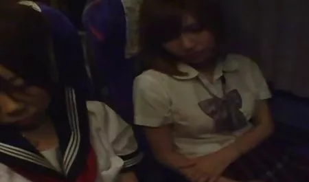 குழந்தை நிக்கோல் நேசிக்கிறார் காலை செக் ஆபாச சுவர் வழியாக செக்ஸ்