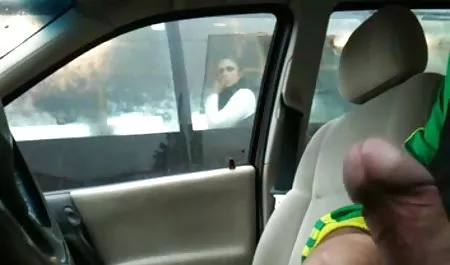 நெகிழ்வான மேகன் Reece ஏமாற்றுகிறது செக் pornoholio மற்றும் ஆதிக்கம் ஒரு கருப்பு சேவல்