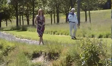 சிற்றின்ப மசாஜ் ஒரு கவர்ச்சி ஆசிய செக் pornoholio