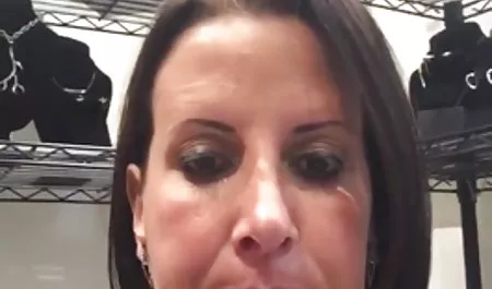 பையன் தனியாக விட்டு ஒரு கவர்ச்சியான இனிப்பு செக் பெண்கள் உச்சியை இருந்து செக்ஸ் பெண் அவள்...