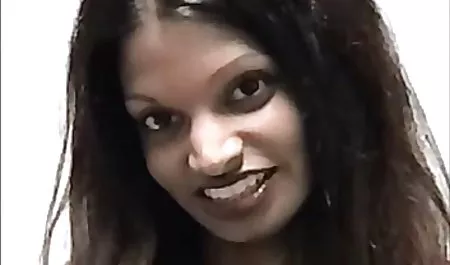 பொன்னிற ஆபாச வீடியோக்களை பார்க்க ஏமாற்றுகிறது அவரது Stepsons சேவல் அவரது கணவர் முன்