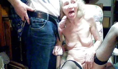 கிளாடியா ஹாட் பெரிய மார்பகங்கள் நெரிப்பத செக் குளியலறை ஆஸ்திரிய, பெறுகிறார், அவள் என் செக்ஸ்