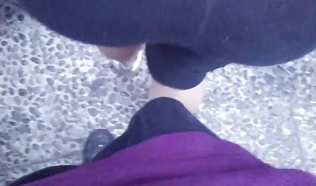 அடி முதிர்ந்த பிரஞ்சு சூரியன் கீழ் ஒரு செக் ஆபாச திரைப்படங்கள் நீண்டு ஒடுங்கிய கால்களை உடைய பிளாண்டியாக Karlie சைமன் செய்யும்