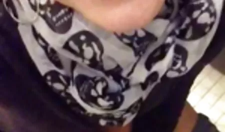 அவளது நெருக்கமான தோற்றத்தை ஒரு குழு, செக் ஆபாச