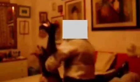 பிரிட்டிஷ் அவர்களுக்கு மேலே, ஒரு கன்னி செக் ஆபாச எஸ் பயன்படுத்துகிறது ஒலிம்பிக் அலுவலகம்