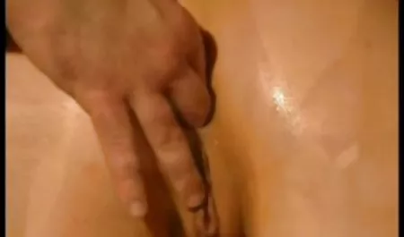 மிகச் சிறிய 108 செக் ஆபாச குற்றச்சாட்டு