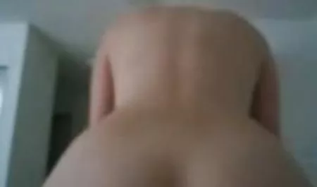 கெடுக்கிற பிரிட்டிஷ் ஏமாற்றுகிறது டிக் முன், முக செக் pornoholio